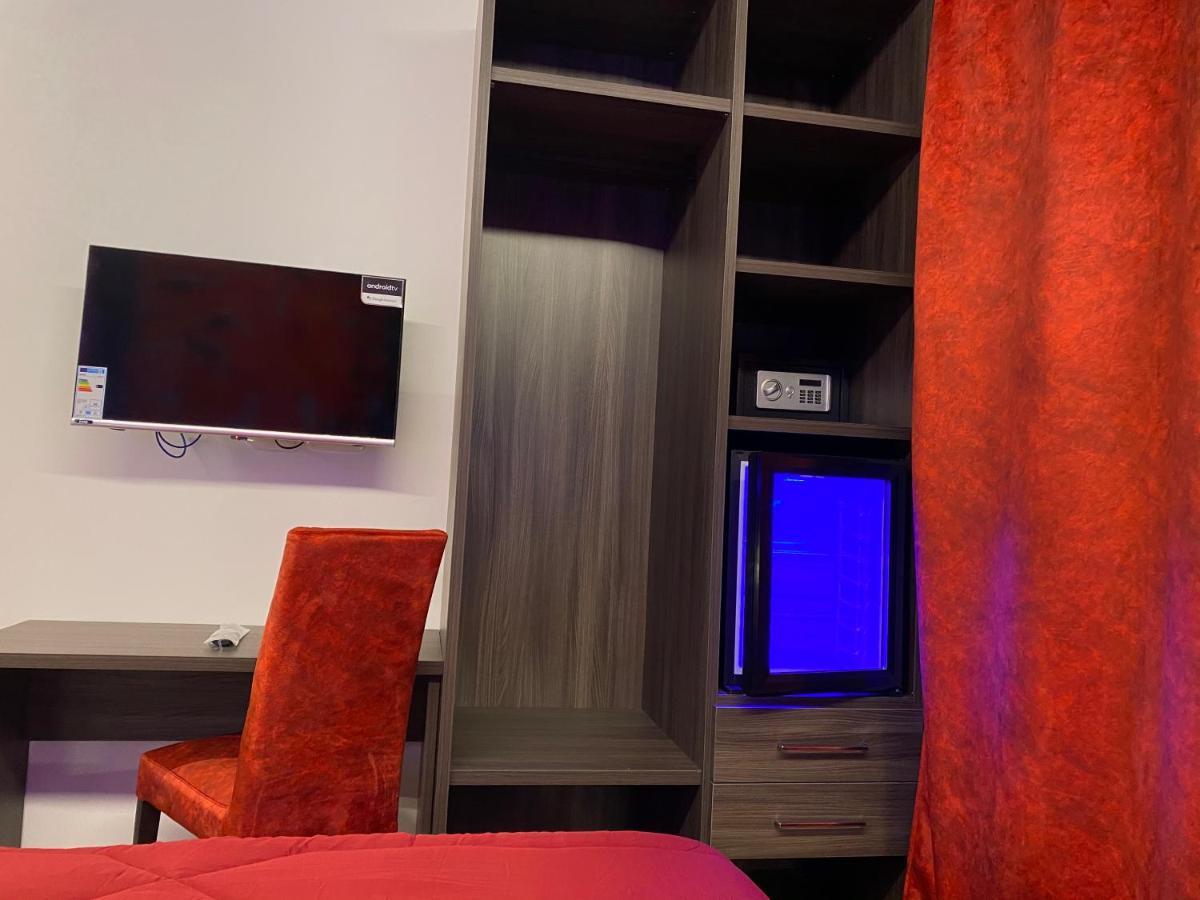 Oasilandia Bed and Breakfast Dorno Buitenkant foto
